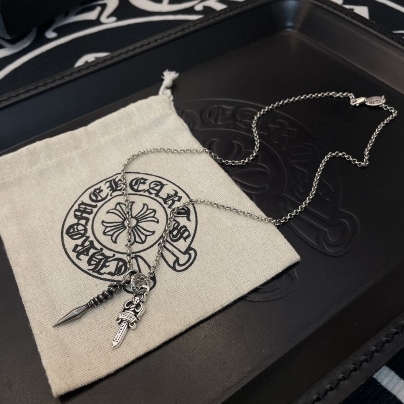 Ch*0me He**ts necklaces